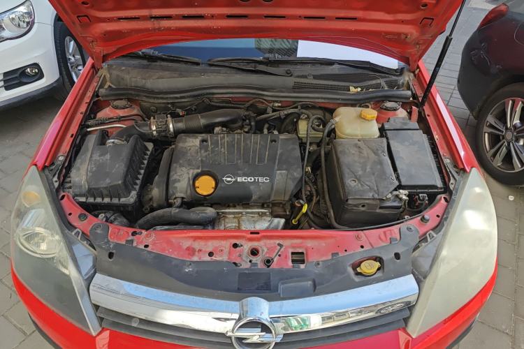 Used Opel Astra 2005 1.8 Luxury Model Engine Bay