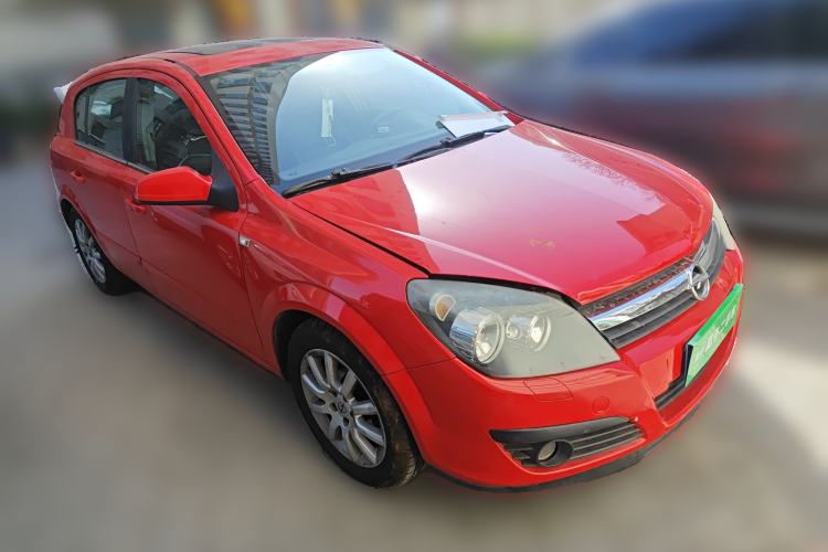 Used Opel Astra 2005 1.8 Luxury Model Front Right 45 Deg