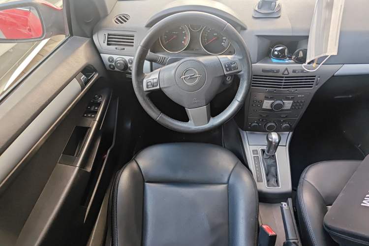 Used Opel Astra 2005 1.8 Luxury Model Steering Wheel