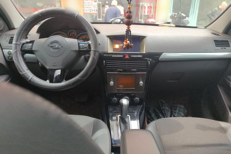 Used Opel Astra 2010 1.8 A+ Standard Edition Center Console