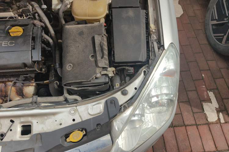 Used Opel Astra 2010 1.8 A+ Standard Edition Engine Bay Left