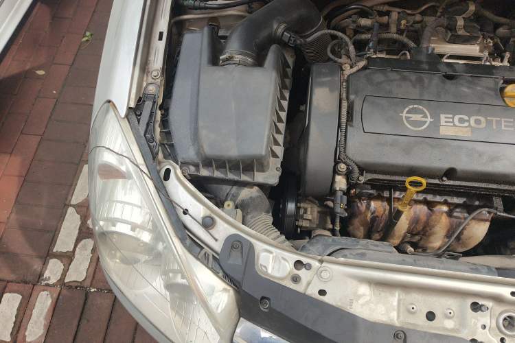 Used Opel Astra 2010 1.8 A+ Standard Edition Engine Bay Right
