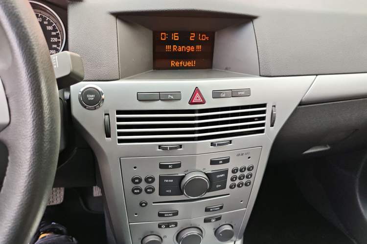 Used Opel Astra 2010 1.8 GTC Panoramic Windshield Edition Audio And AC Panel