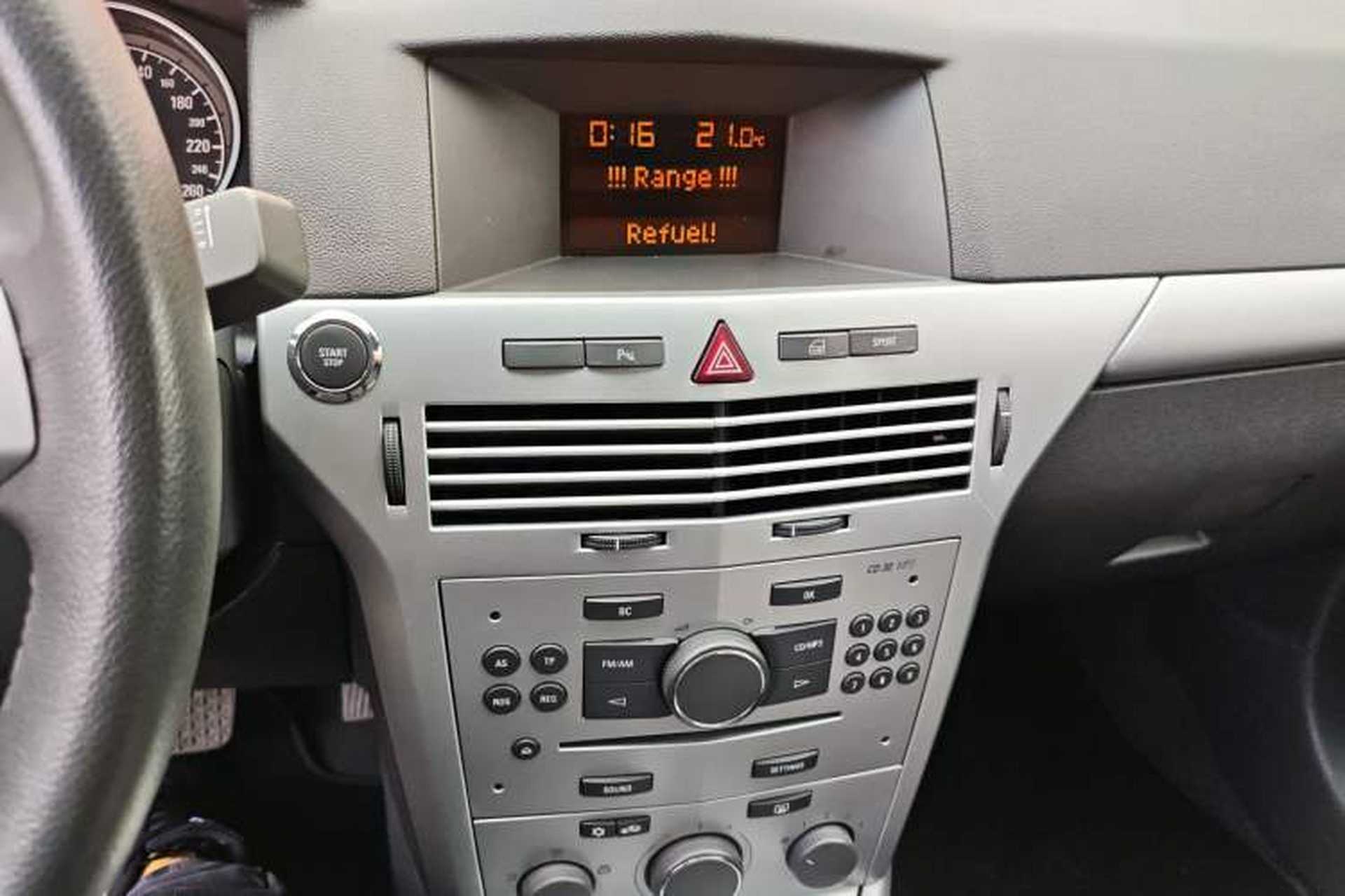 Used Opel Astra 2010 1.8 GTC Panoramic Windshield Edition Audio And AC Panel