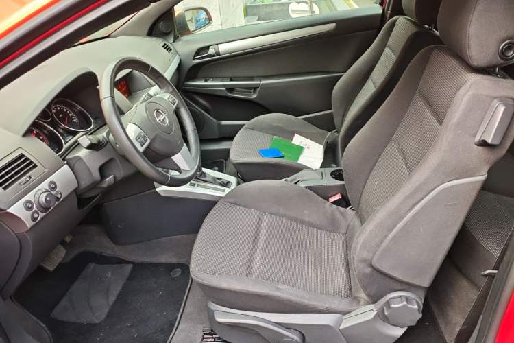 Used Opel Astra 2010 1.8 GTC Panoramic Windshield Edition Left Front Seat
