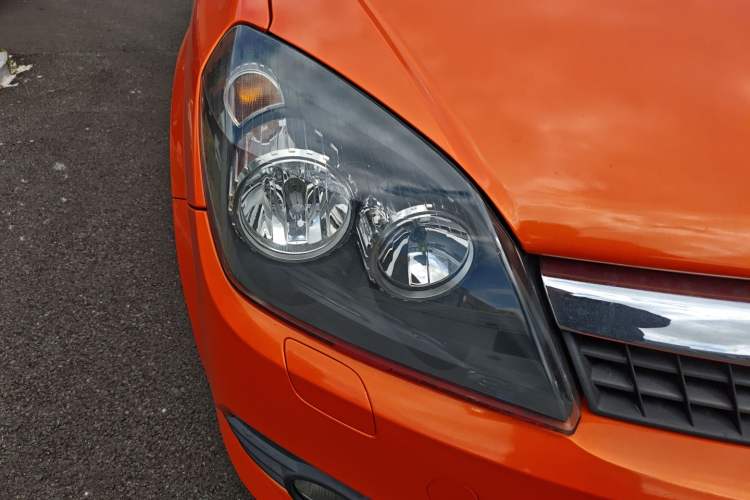 Used Opel Astra 2010 1.8 GTC Panoramic Windshield Edition Right Front Headlight