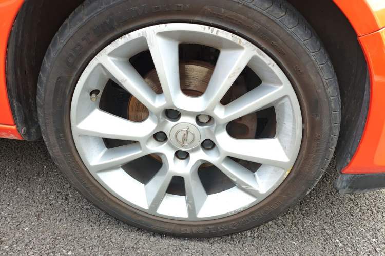 Used Opel Astra 2010 1.8 GTC Panoramic Windshield Edition Right Front Wheel Hub