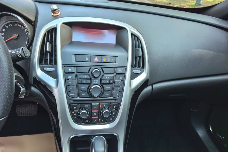 Used Opel Astra 2014 1.4T GTC Sport Model Audio And AC Panel