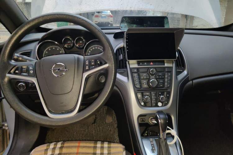 Used Opel Astra 2014 1.4T GTC Comfort Model Center Console