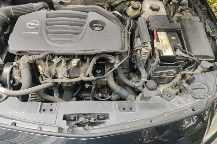 Used Opel Insignia 2013 2.0T Four-Wheel Drive Sport Model Engine Bay Left