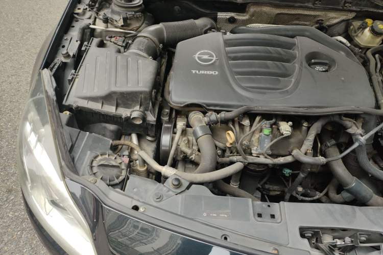 Used Opel Insignia 2013 2.0T Four-Wheel Drive Sport Model Engine Bay Right