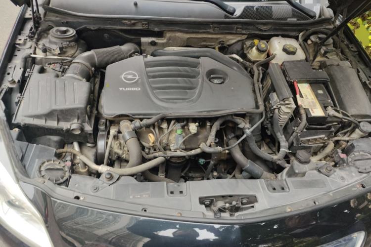 Used Opel Insignia 2013 2.0T Four-Wheel Drive Sport Model Engine Bay