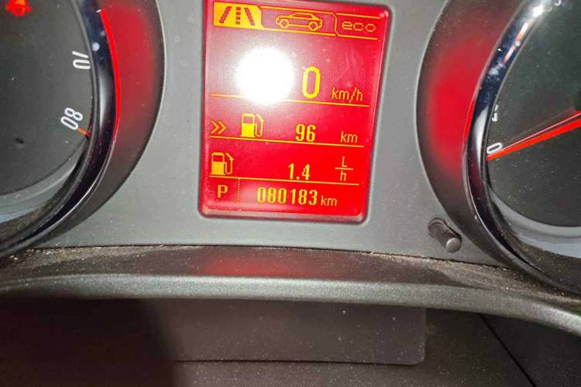 Used Opel Insignia 2013 2.0T Four-Wheel Drive Sport Model Odometer Close Up