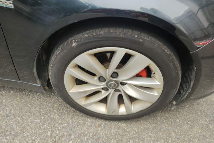 Used Opel Insignia 2013 2.0T Four-Wheel Drive Sport Model Right Front Wheel Hub