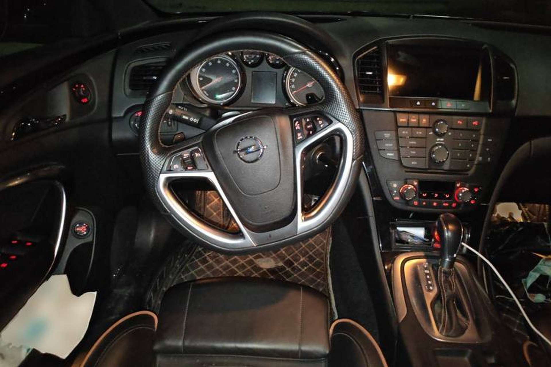 Used Opel Insignia 2013 2.0T Four-Wheel Drive Sport Model Steering Wheel