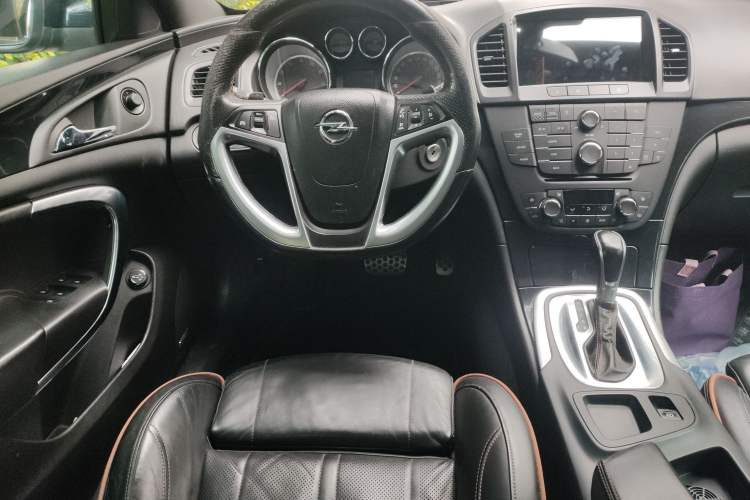 Used Opel Insignia 2013 2.0T Four-Wheel Drive Sport Model Steering Wheel