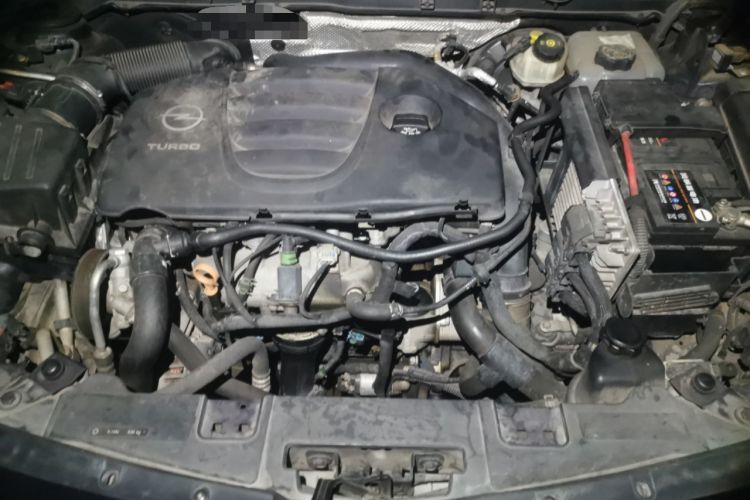 Used Opel Insignia 2013 2.0T Four-Wheel Drive Sport Model Engine Bay