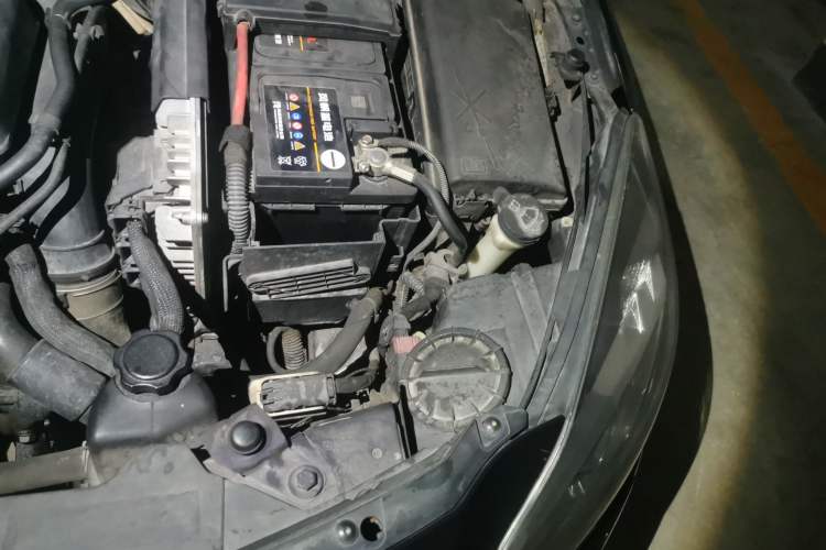 Used Opel Insignia 2013 2.0T Four-Wheel Drive Sport Model Engine Bay Left