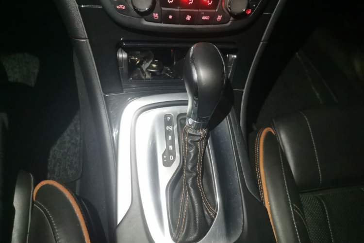 Used Opel Insignia 2013 2.0T Four-Wheel Drive Sport Model Gear Lever