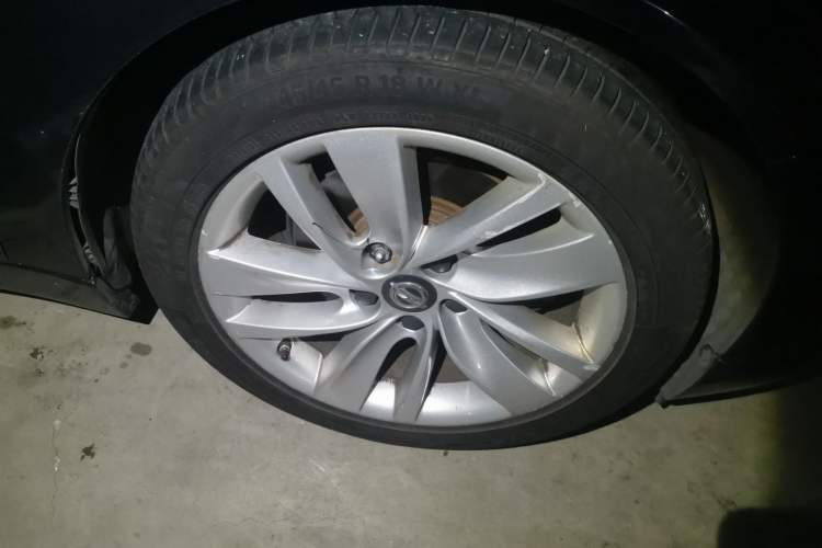 Used Opel Insignia 2013 2.0T Four-Wheel Drive Sport Model Right Front Wheel Hub