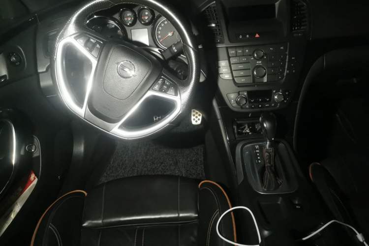 Used Opel Insignia 2013 2.0T Four-Wheel Drive Sport Model Steering Wheel
