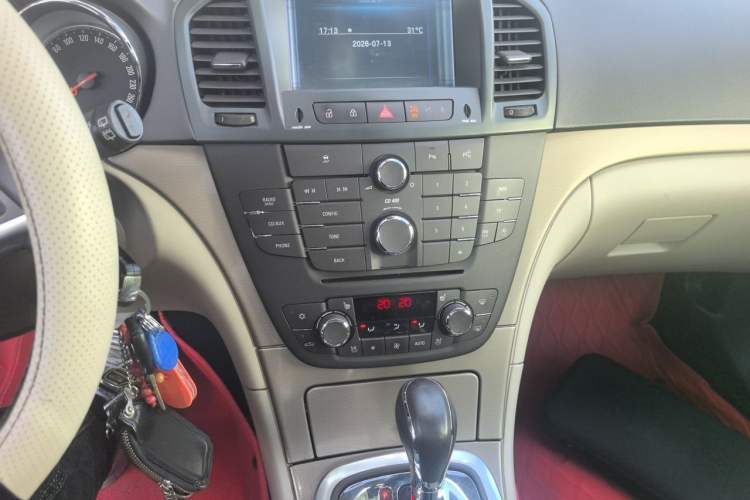 Used Opel Insignia 2013 2.0T Two-Wheel-Drive Luxury Version Audio And AC Panel