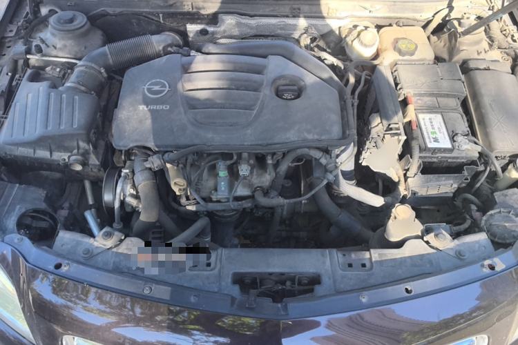 Used Opel Insignia 2013 2.0T Two-Wheel-Drive Luxury Version Engine Bay