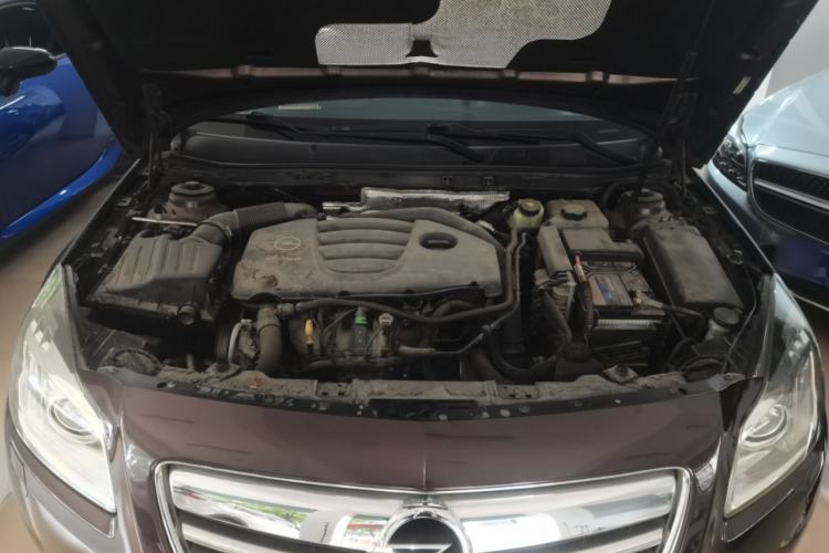 Used Opel Insignia 2013 2.0T Two-Wheel-Drive Luxury Version Engine Bay