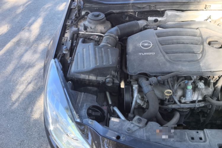 Used Opel Insignia 2013 2.0T Two-Wheel-Drive Luxury Version Engine Bay Right