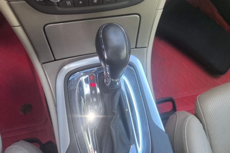 Used Opel Insignia 2013 2.0T Two-Wheel-Drive Luxury Version Gear Lever