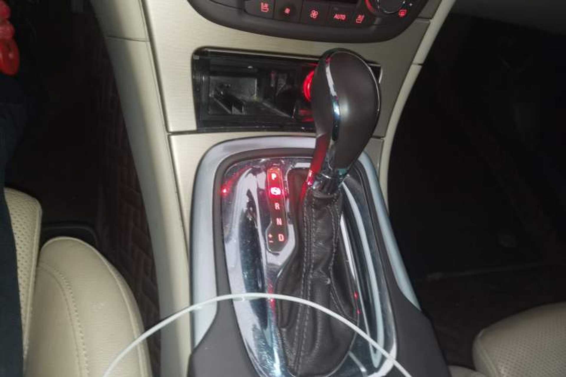 Used Opel Insignia 2013 2.0T Two-Wheel-Drive Luxury Version Gear Lever