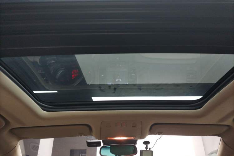 Used Opel Insignia 2013 2.0T Two-Wheel-Drive Luxury Version Headliner