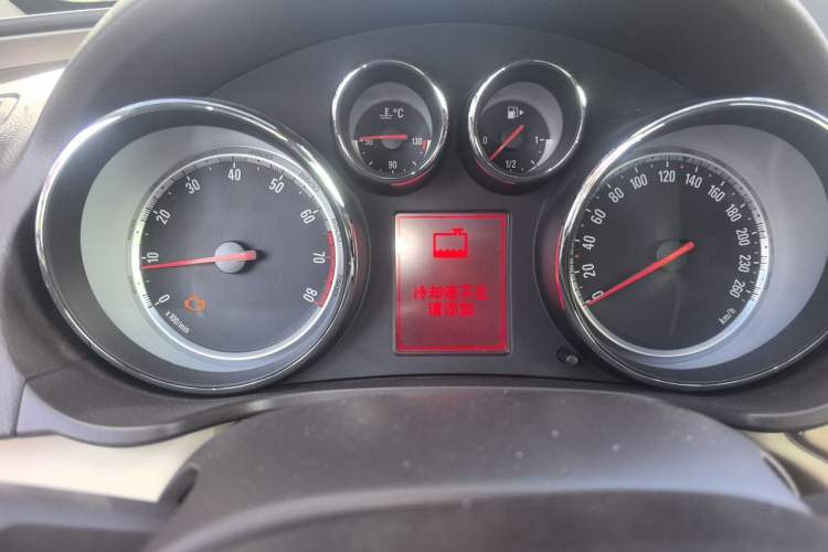 Used Opel Insignia 2013 2.0T Two-Wheel-Drive Luxury Version Instrument Cluster
