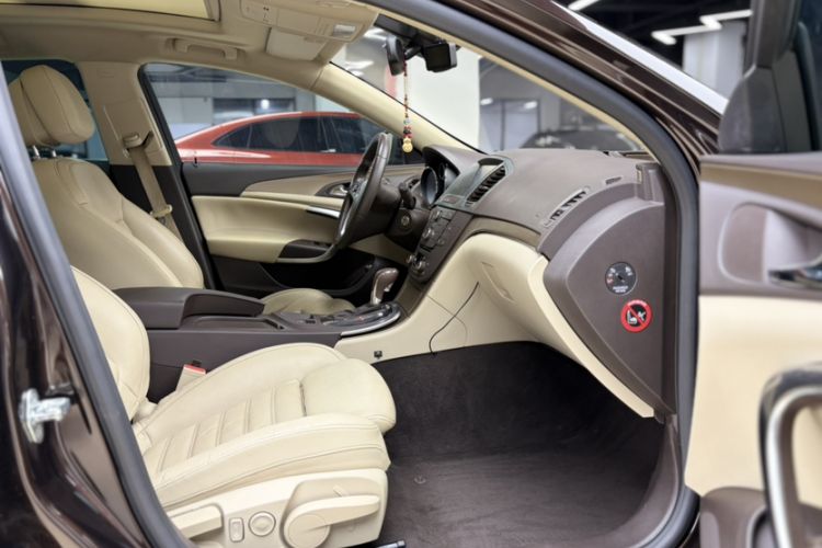 Used Opel Insignia 2013 2.0T Two-Wheel-Drive Luxury Version Interior 1