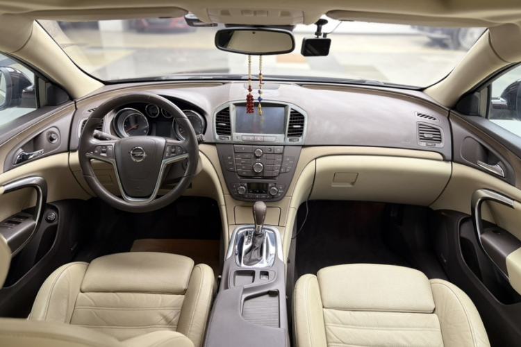 Used Opel Insignia 2013 2.0T Two-Wheel-Drive Luxury Version Interior 2