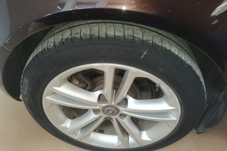 Used Opel Insignia 2013 2.0T Two-Wheel-Drive Luxury Version Right Rear Wheel Hub