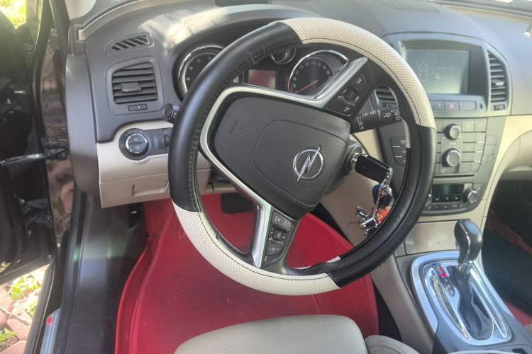 Used Opel Insignia 2013 2.0T Two-Wheel-Drive Luxury Version Steering Wheel