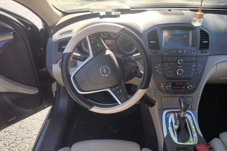 Used Opel Insignia 2013 2.0T Two-Wheel-Drive Luxury Version Steering Wheel