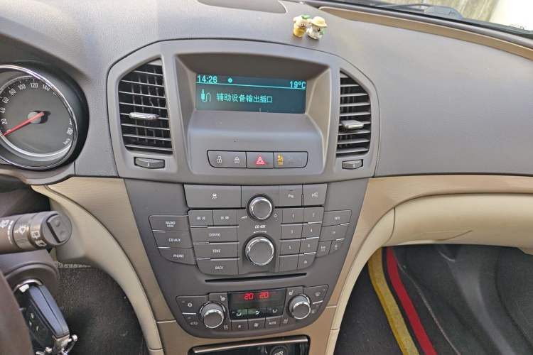 Used Opel Insignia 2013 2.0T Two-Wheel-Drive Luxury Version Audio And AC Panel