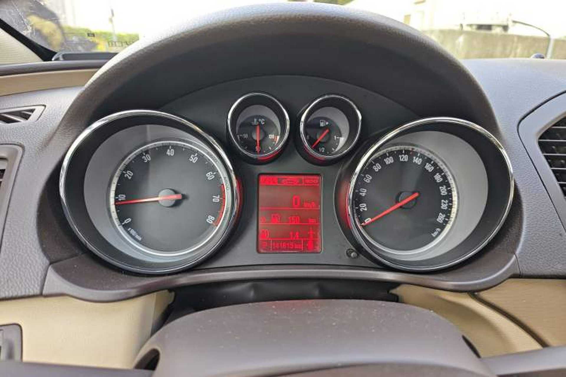 Used Opel Insignia 2013 2.0T Two-Wheel-Drive Luxury Version Instrument Cluster