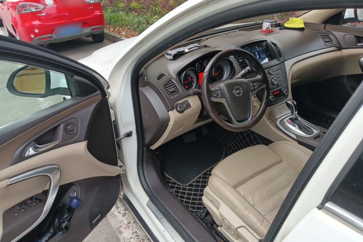 Used Opel Insignia 2013 2.0T Two-Wheel-Drive Luxury Version Driver Seat