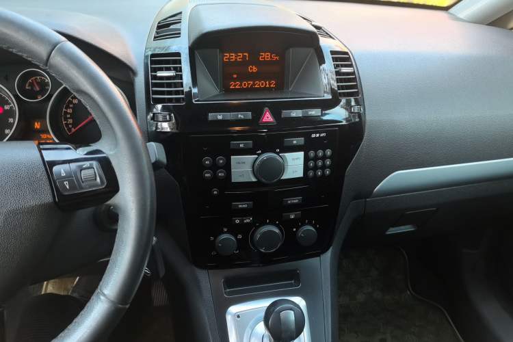 Used Opel Zafira 2010 1.8L MTA Audio And AC Panel