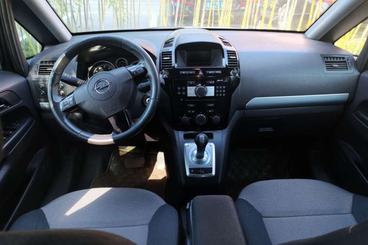 Used Opel Zafira 2010 1.8L MTA Center Console