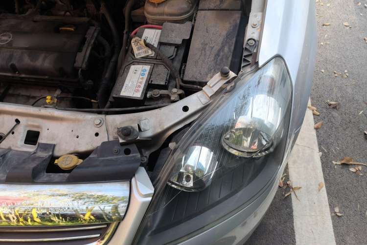 Used Opel Zafira 2010 1.8L MTA Engine Bay Left