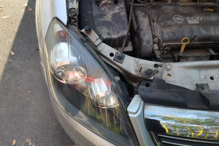 Used Opel Zafira 2010 1.8L MTA Engine Bay Right
