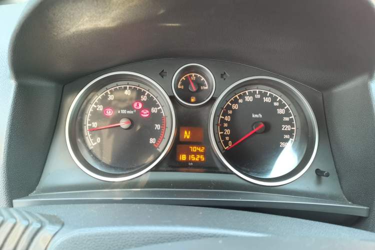 Used Opel Zafira 2010 1.8L MTA Instrument Cluster