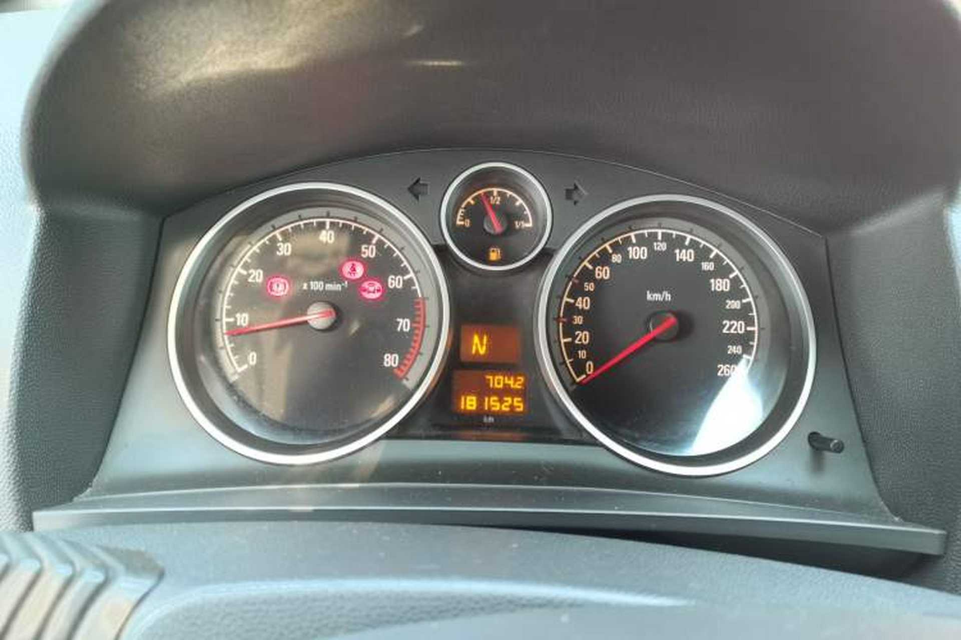 Used Opel Zafira 2010 1.8L MTA Instrument Cluster