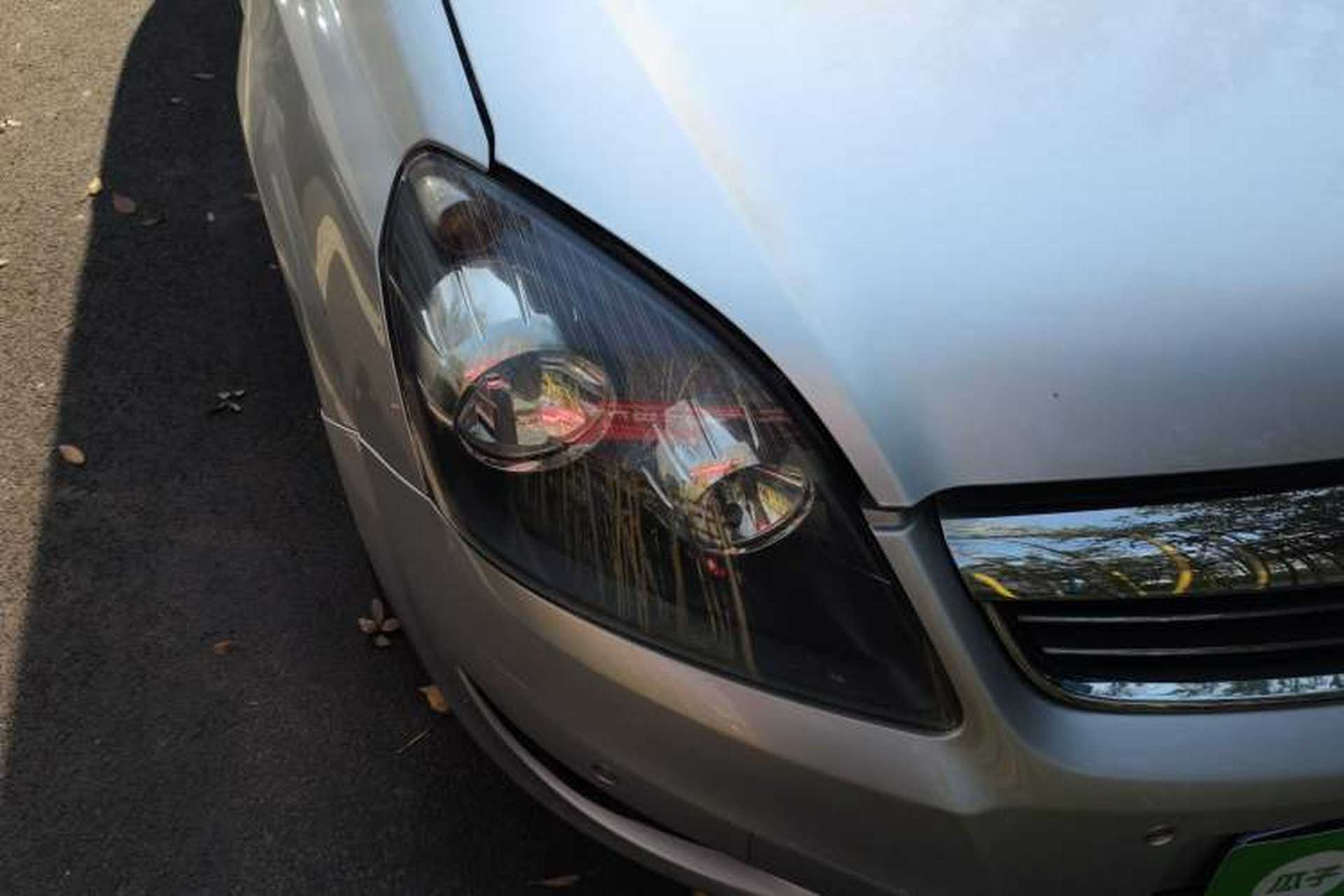 Used Opel Zafira 2010 1.8L MTA Right Front Headlight