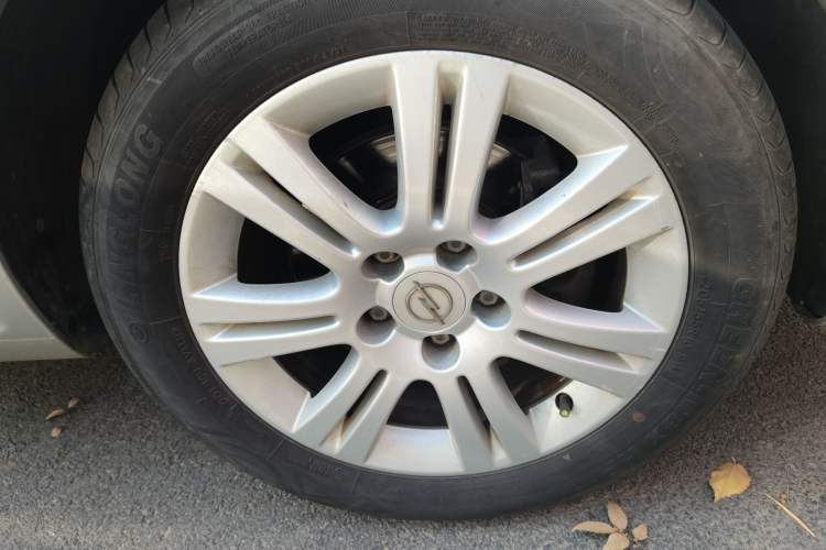 Used Opel Zafira 2010 1.8L MTA Right Front Wheel Hub