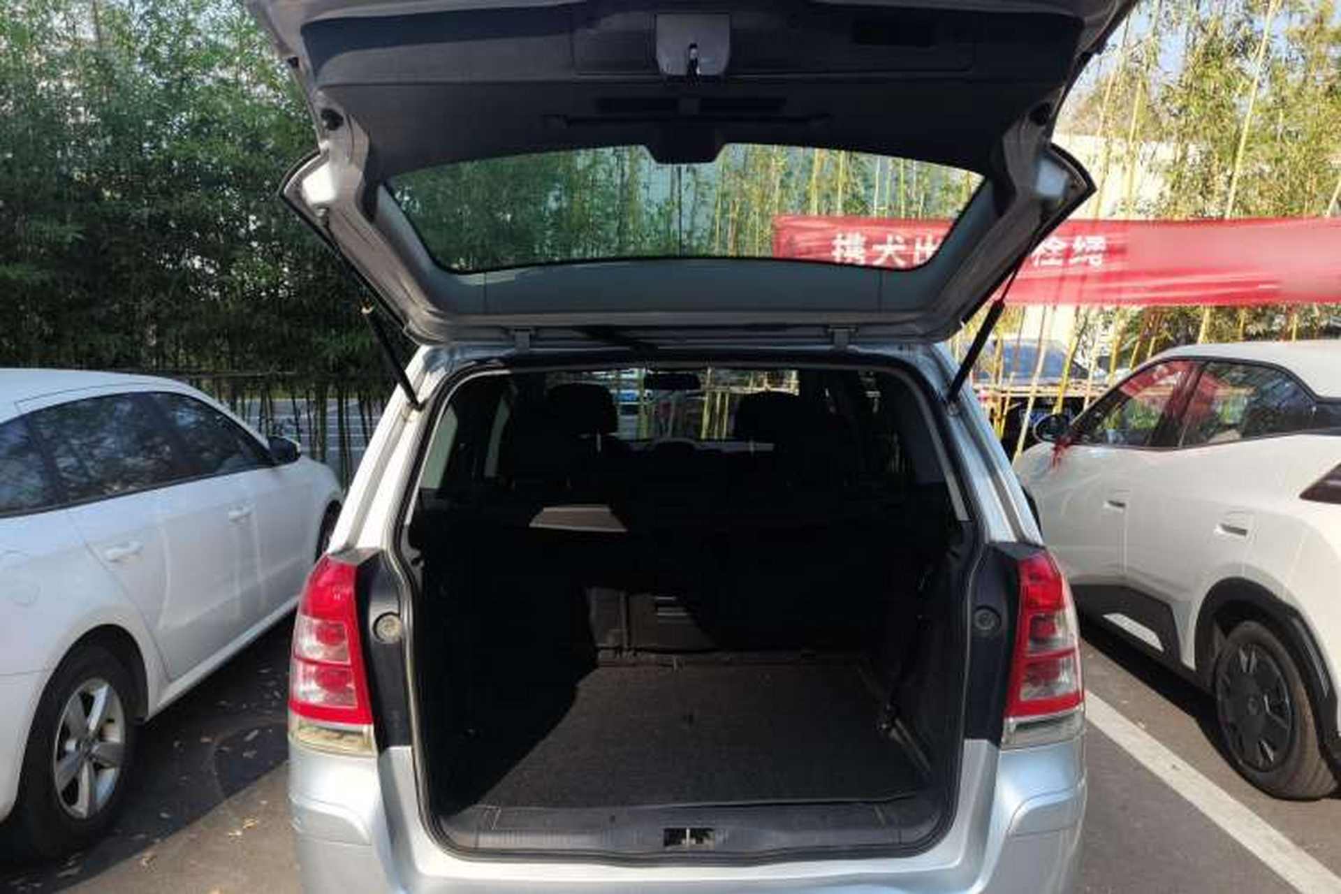 Used Opel Zafira 2010 1.8L MTA Trunk